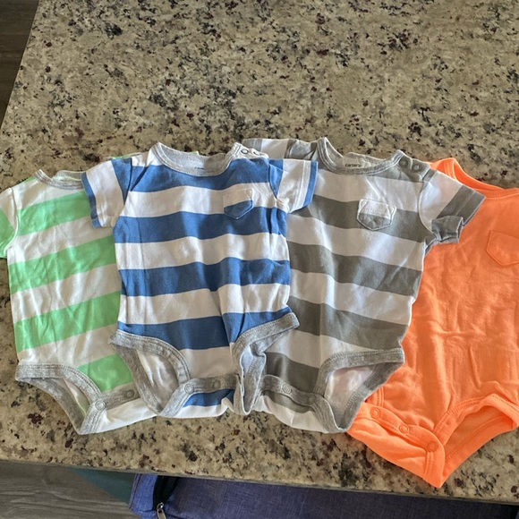 Set of onesies - Picture 1 of 6